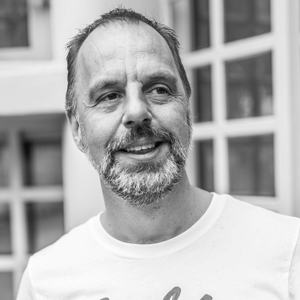 Rob van Overbruggen Ph.D. - onderzoek en internationale publicaties Rob van Overbruggen Ph.D. - onderzoek en internationale publicaties
